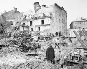 Sch&auml;den in der Pfeifergasse nach dem verheerenden Bombenangriff am 16. Oktober 1944.