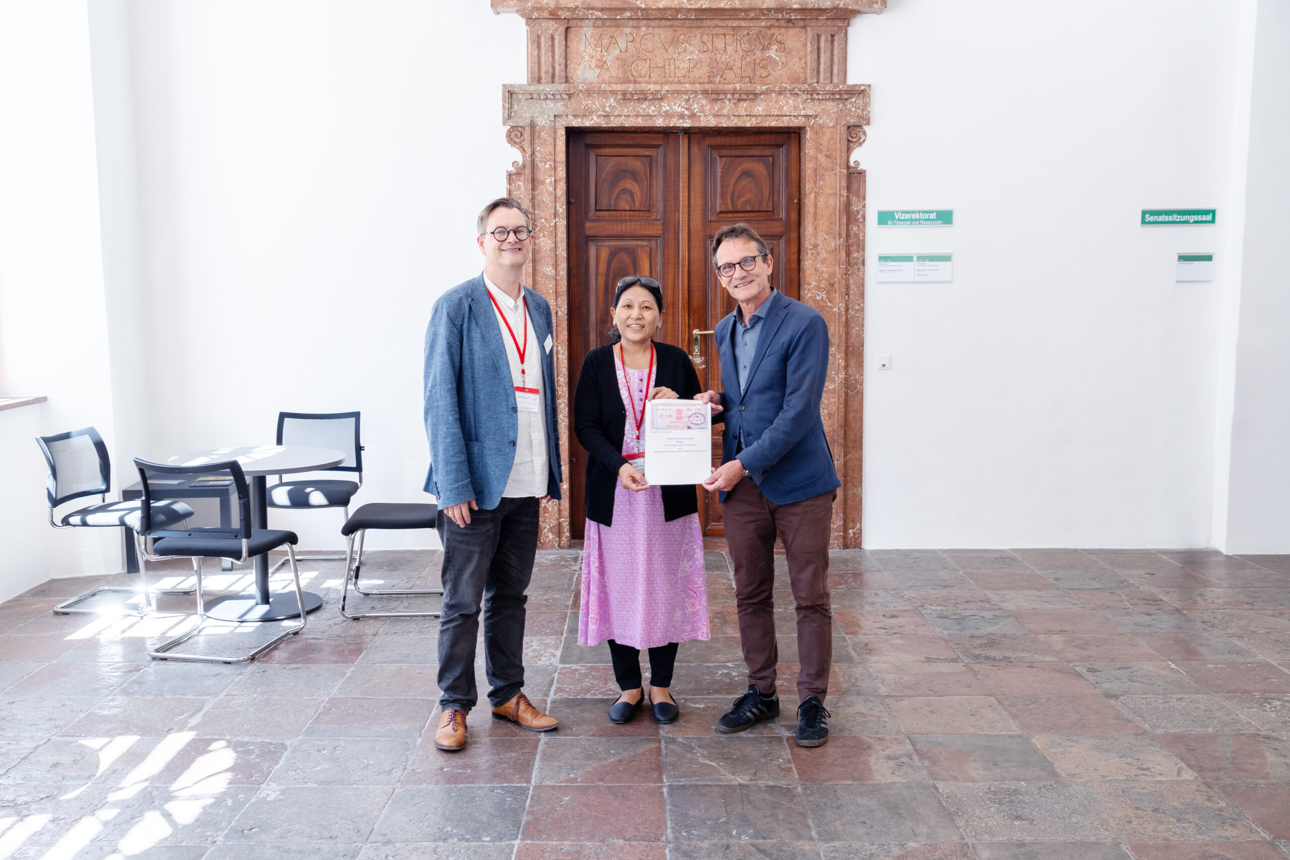 Gruppenbild mit Rektor