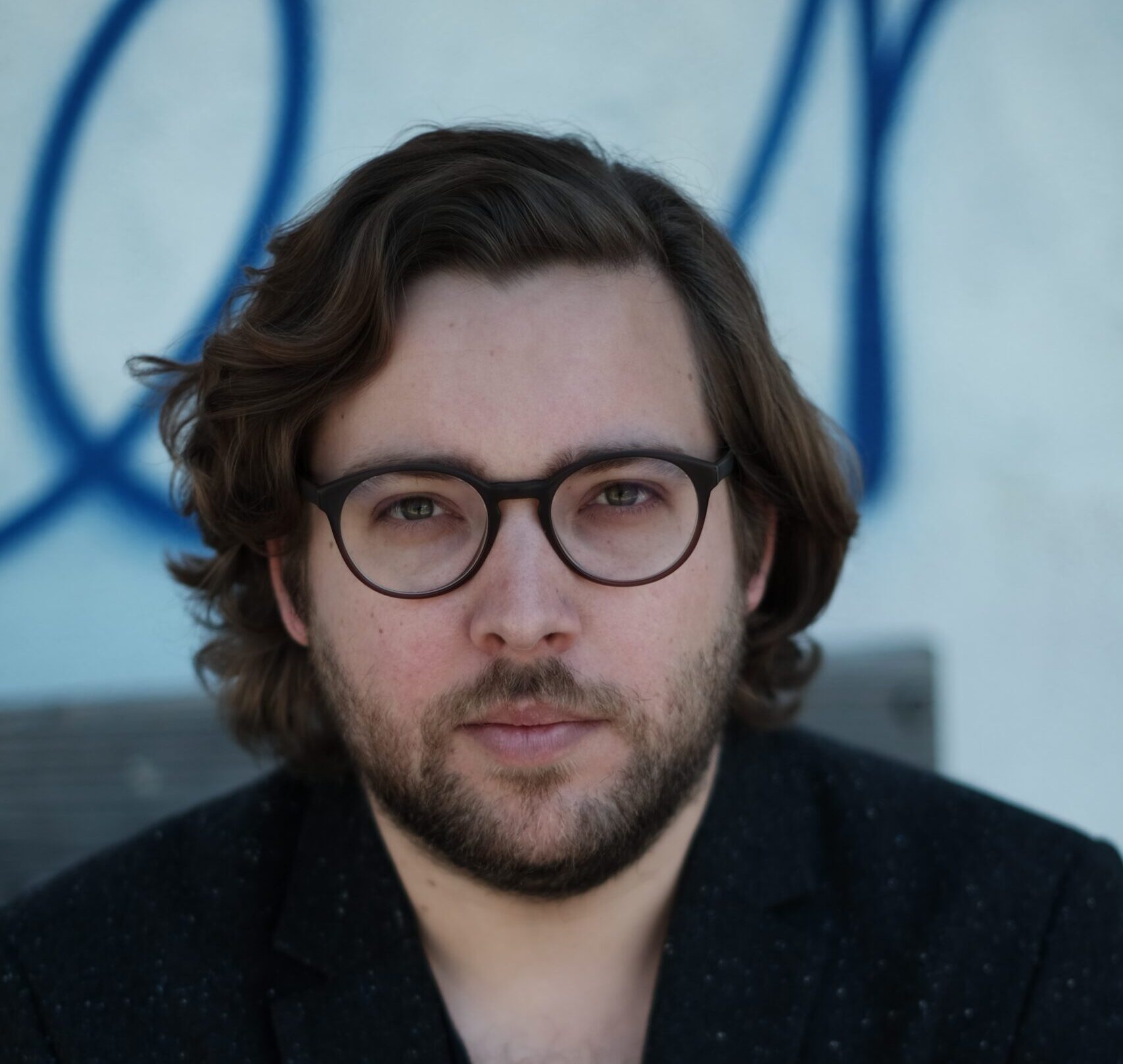 Portrait von Michael Hucklinger mit schwarzem Sakko.