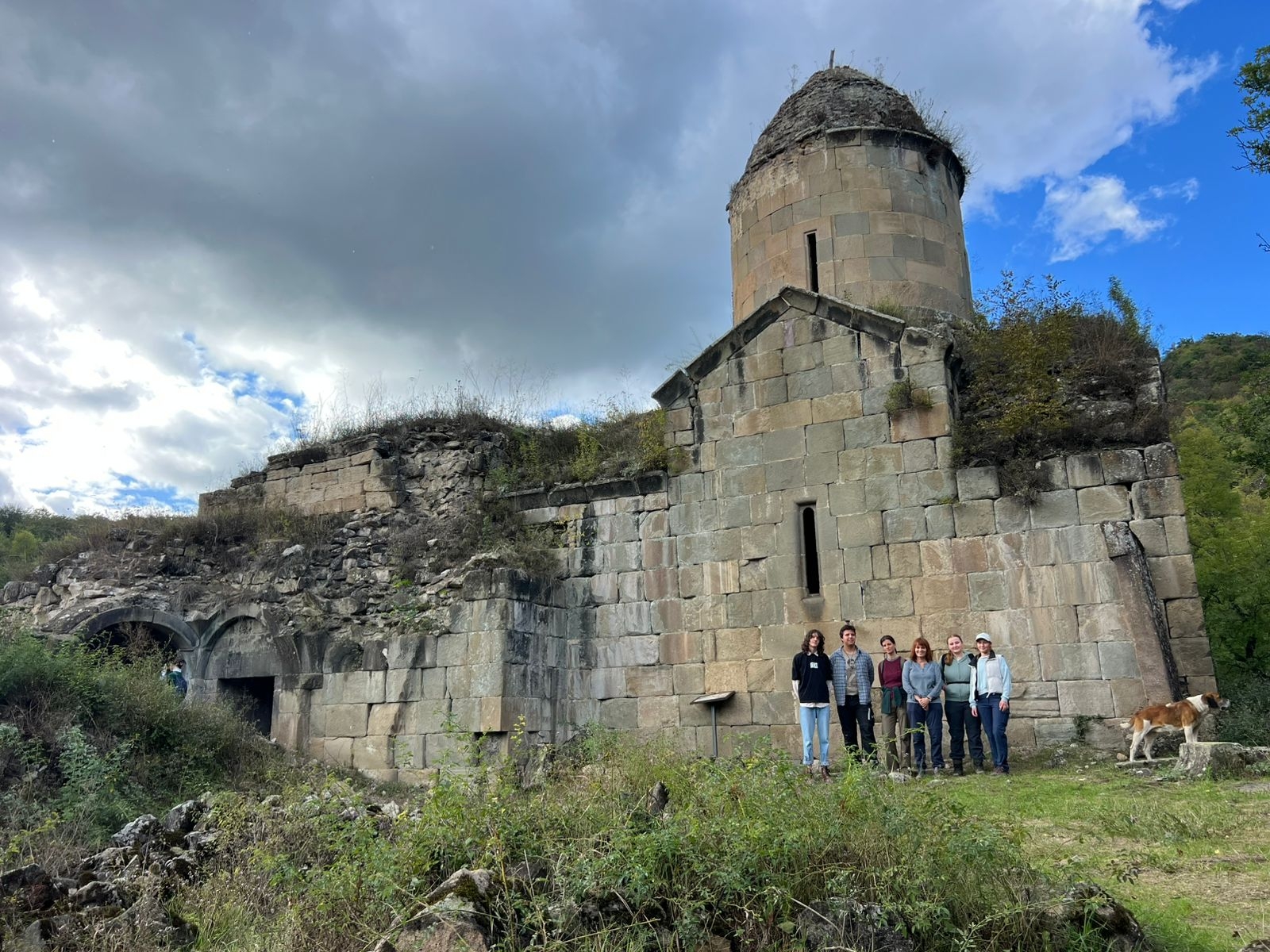 Salzburger Studierende und Jasmine Dum-Tragut in Arakelots © Jasmine Dum-Tragut