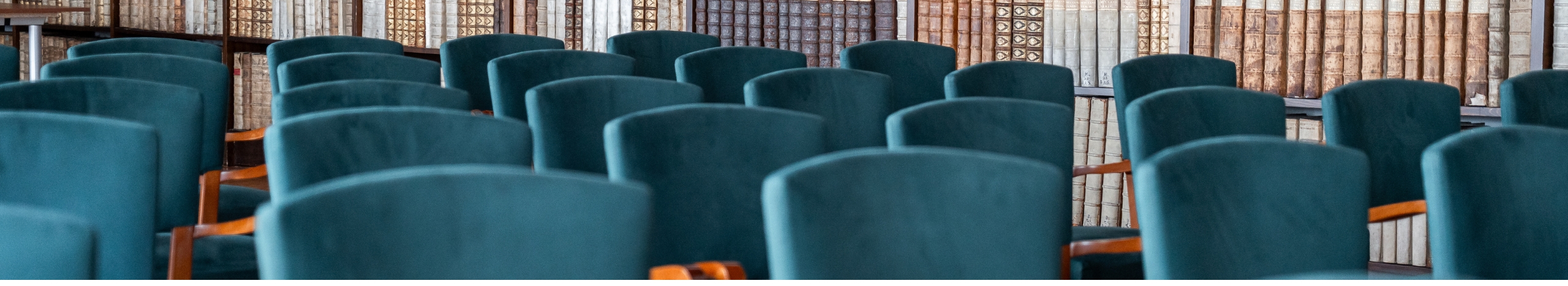 Bannerbild St&uuml;hle Bibliotheksaula Universit&auml;t Salzburg