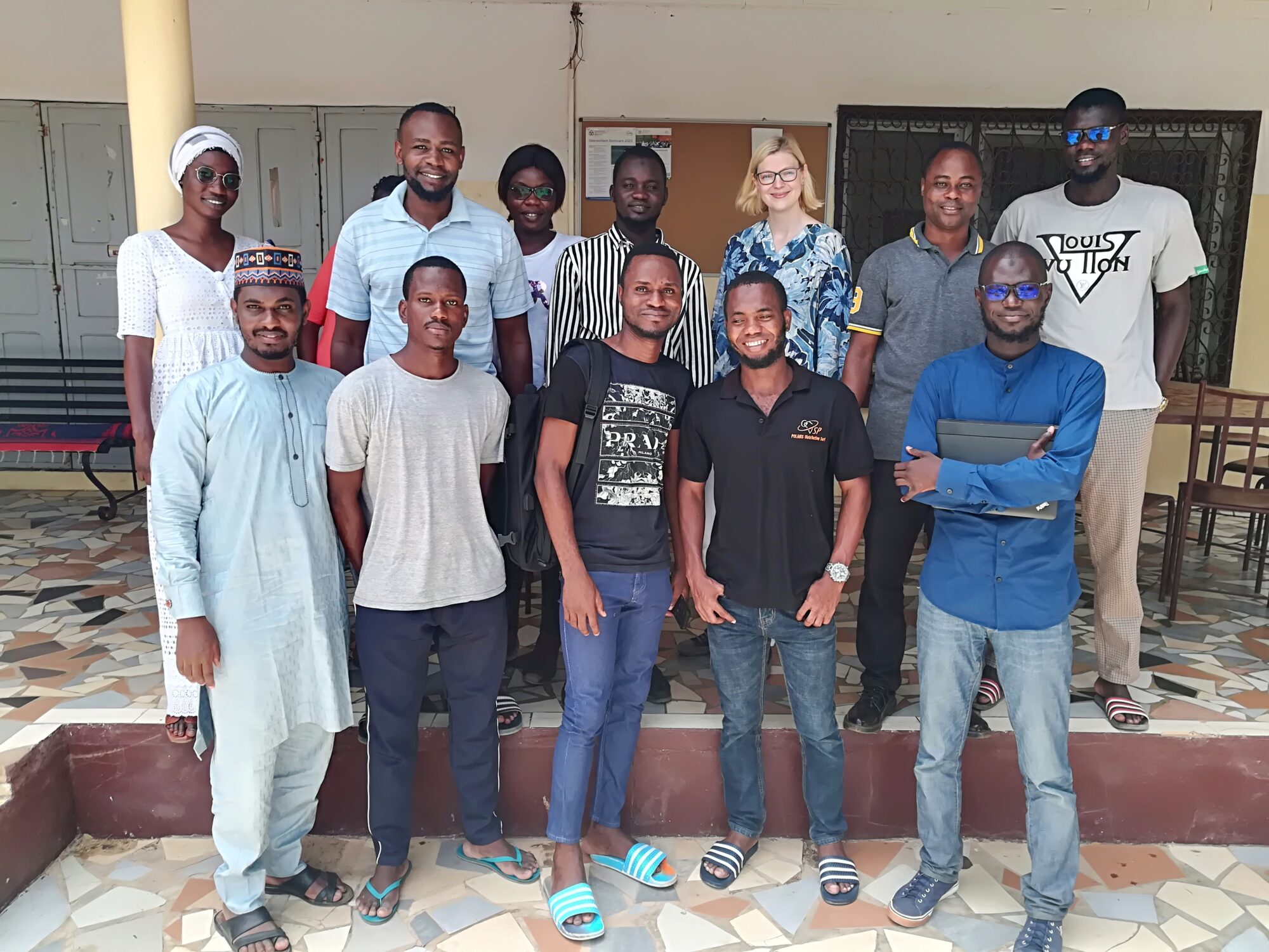Studierende auf der Uni-Terrasse des AIMS im Senegal