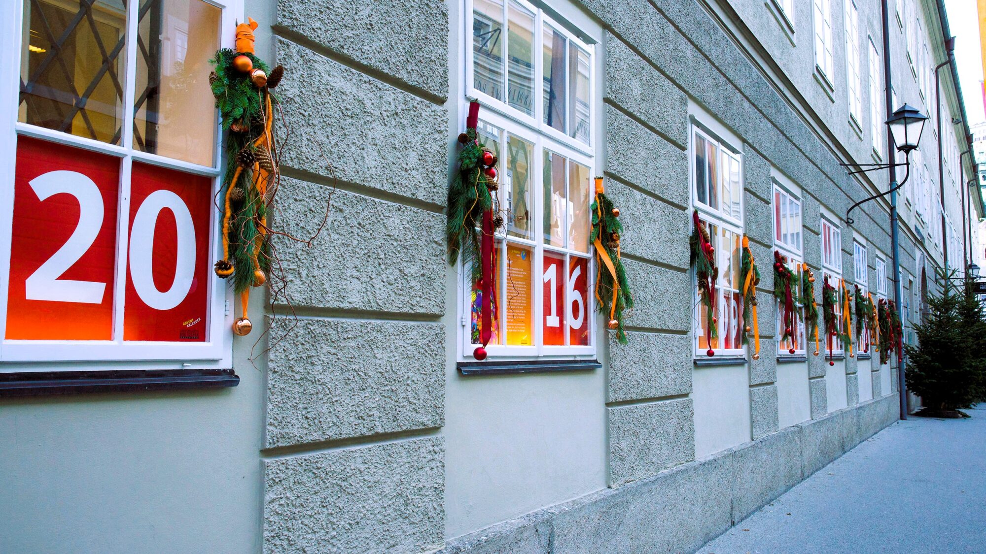 Außenansicht Universitätsbibliothek Adventkalender