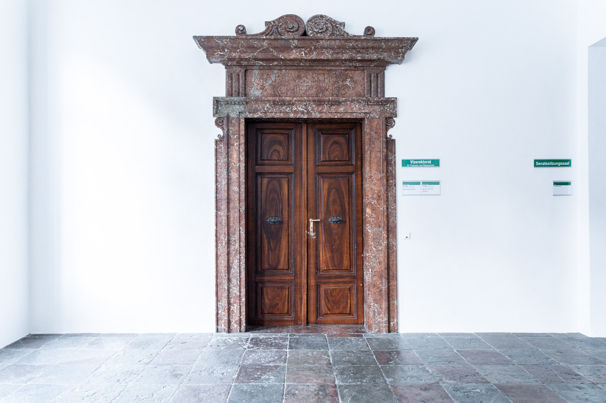 Tür Vizerektorat Finanzen im 1. Obergeschoss Kapitelgasse 4-6