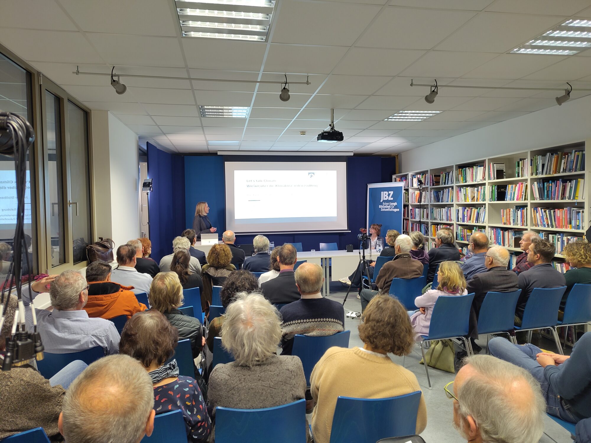 Vortrag von Dr. Janine Stollberg zum Thema "Let’s talk climate – Wie wir über die Klimakrise reden (sollten) bei der Robert-Jungk-Bibliothek für Zukunftsfragen (JBZ)
