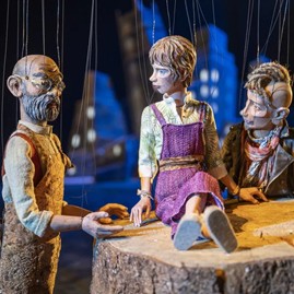 Marionettentheater der alte Baum