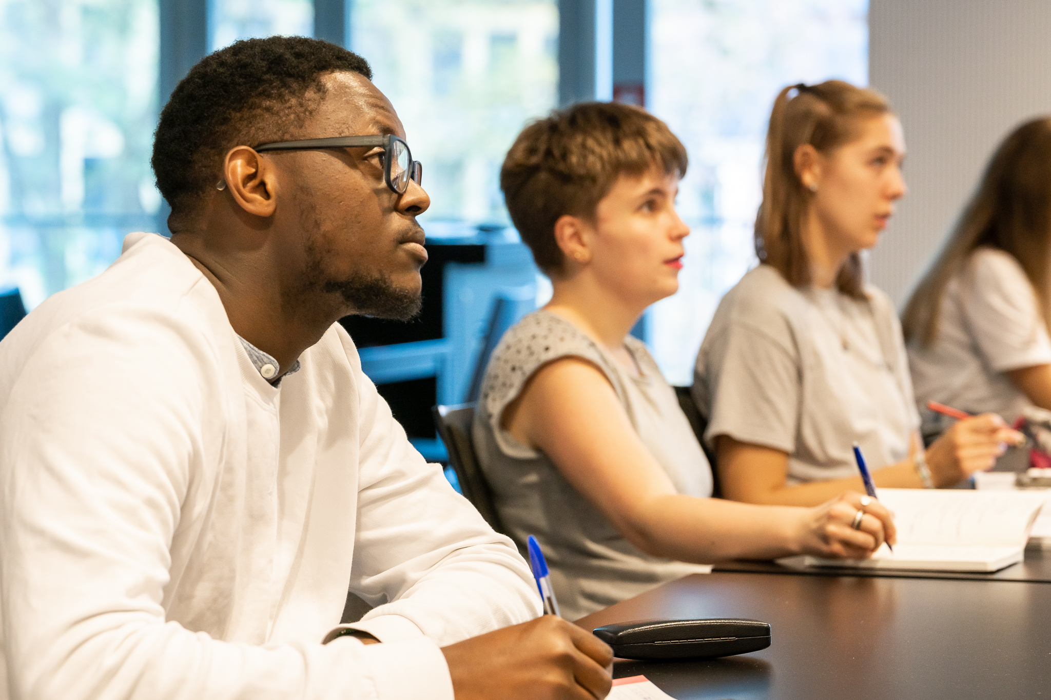 Studierende bei Kurs im Sprachenzentrum