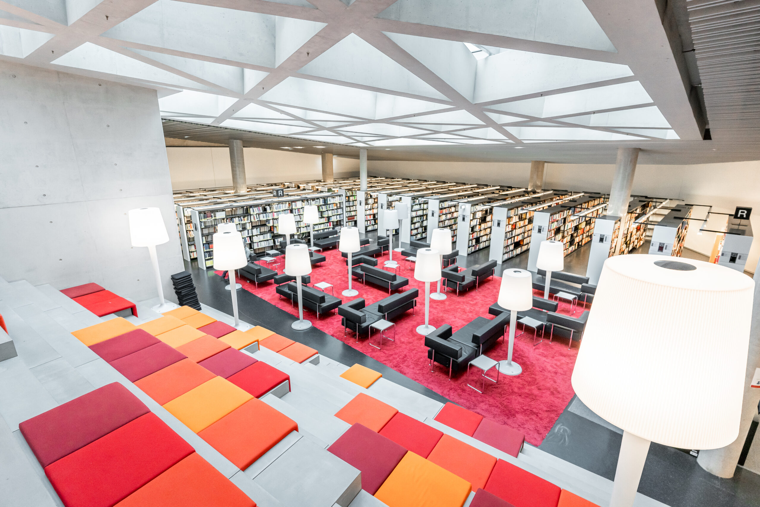 Unipark Nonntal Bibliothek Innenansicht Leselounge