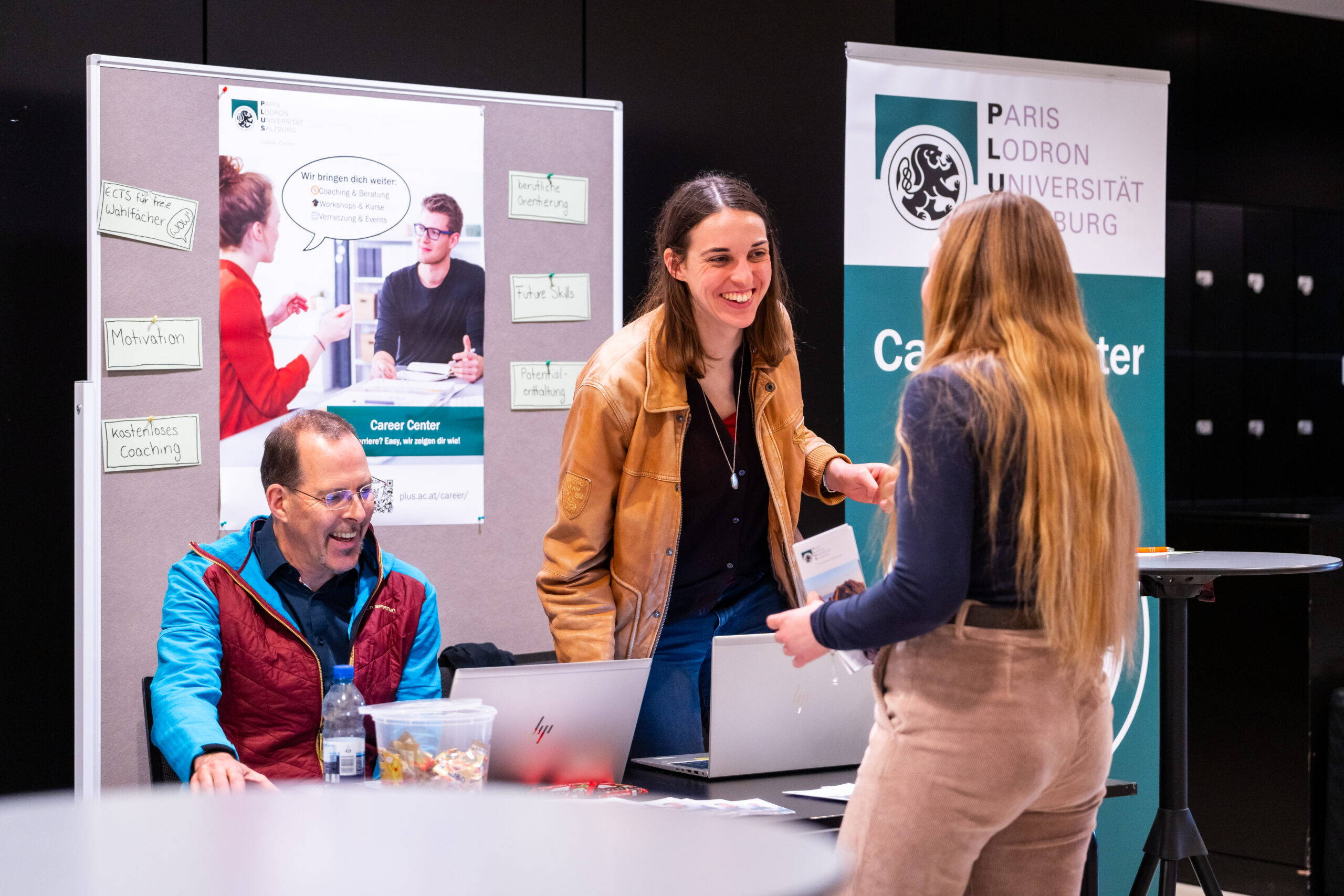 Studentin l&auml;sst sich beraten