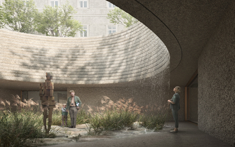 Drei Menschen stehen in einem Innenhof