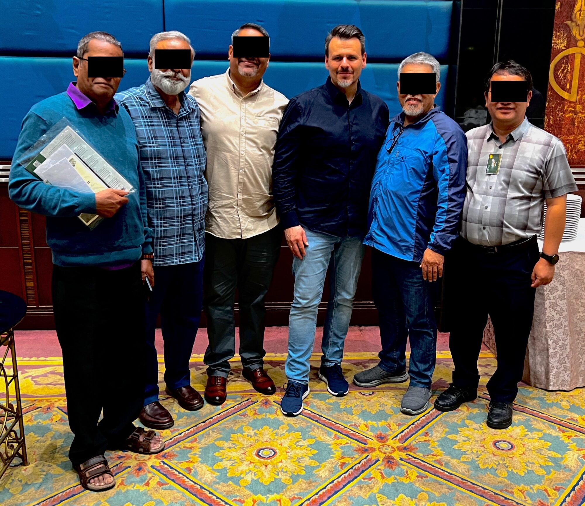 Bild: Robert Krammer mit Vertretern aus unterschiedlichen s&uuml;dostasiatischen L&auml;ndern