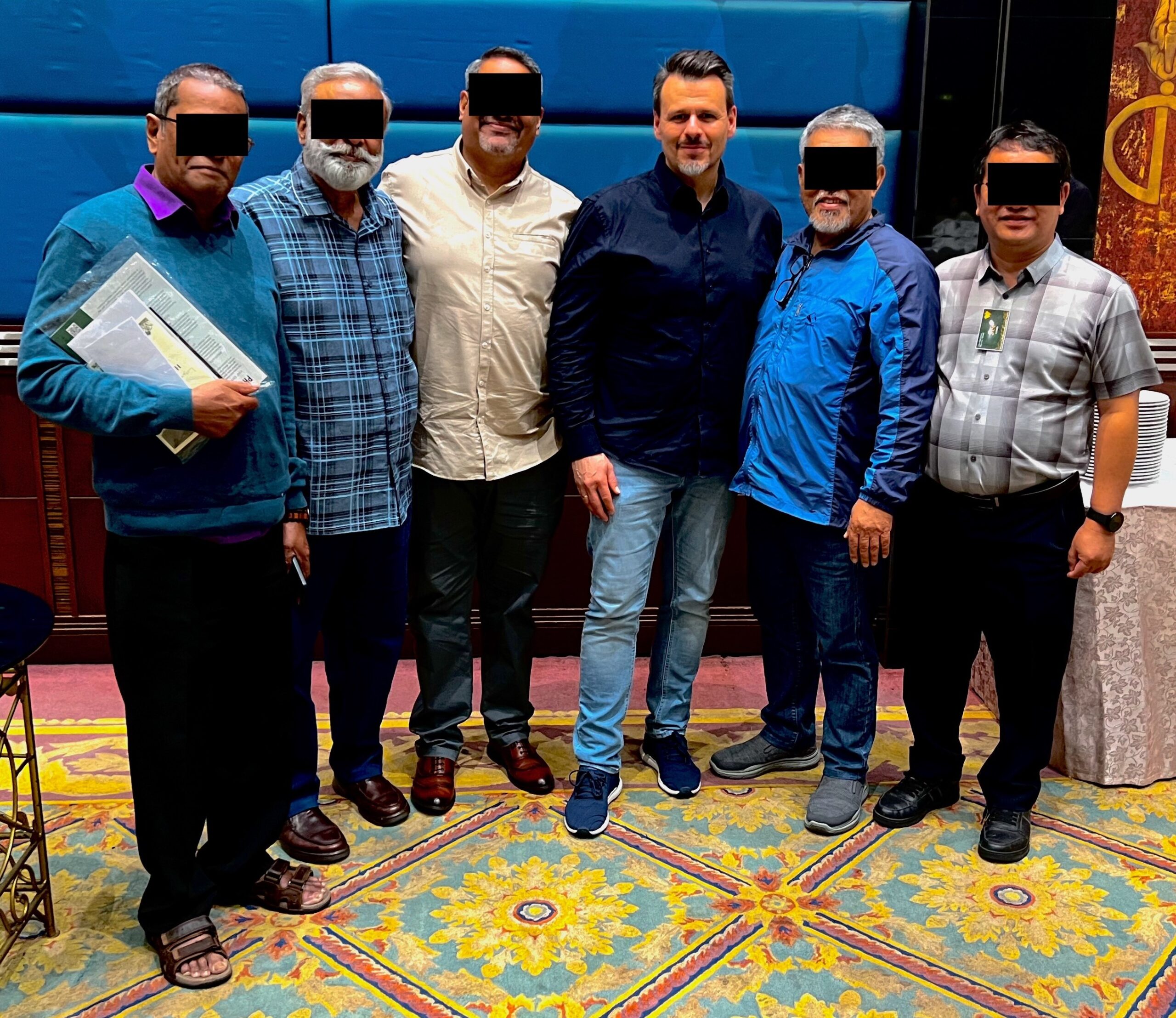 Bild: Robert Krammer mit Vertretern aus unterschiedlichen s&uuml;dostasiatischen L&auml;ndern