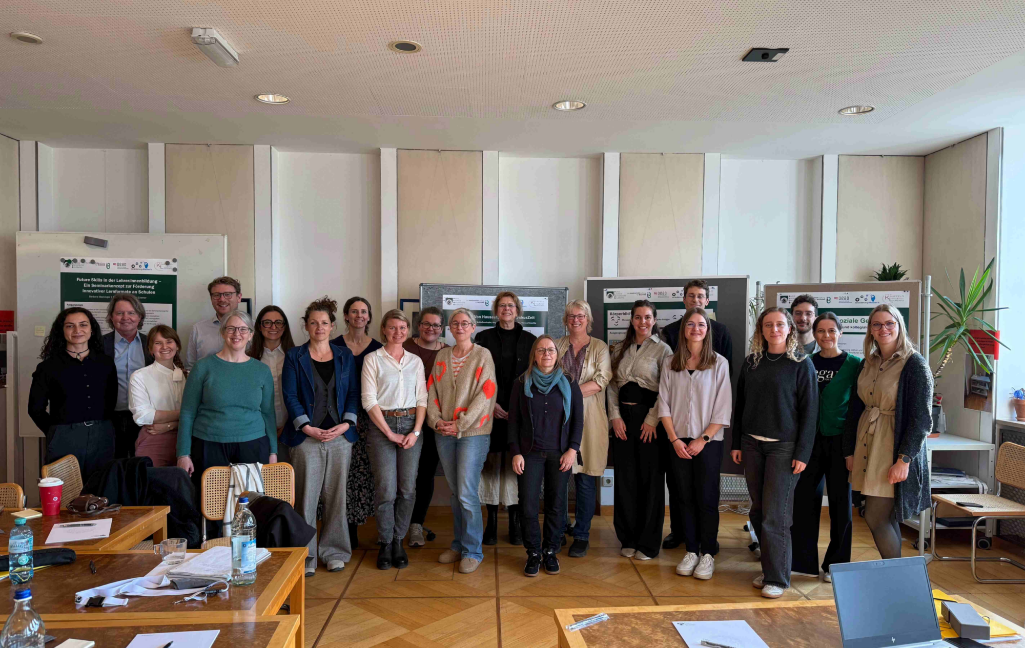 Gruppenfoto Abschluss Ver&auml;nderungsmacher:innen
