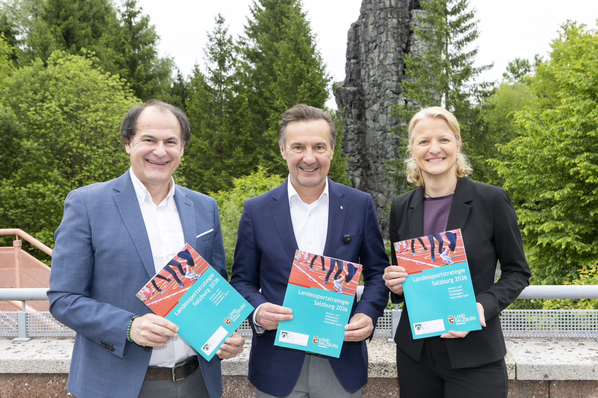 Land Salzburg - PK - Die neue Landessportstrategie 2036. Sportzentrum Rif. Foto: Land Salzburg/Neumayr/Kolarik 19.05.2026. Minas Dimitriou (Projektleiter Universit&auml;t Salzburg), Landesrat Martin Zauner, Andrea Zarfl (Leiterin Landessportb&uuml;ro)