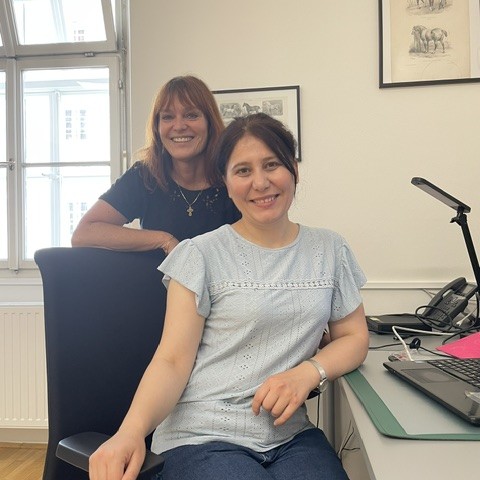 Prof. Dr. Jasmine Dum-Tragut, Zentrumsleiterin (l.), und Dr. Ovsanna Khachatryan &copy;ZECO