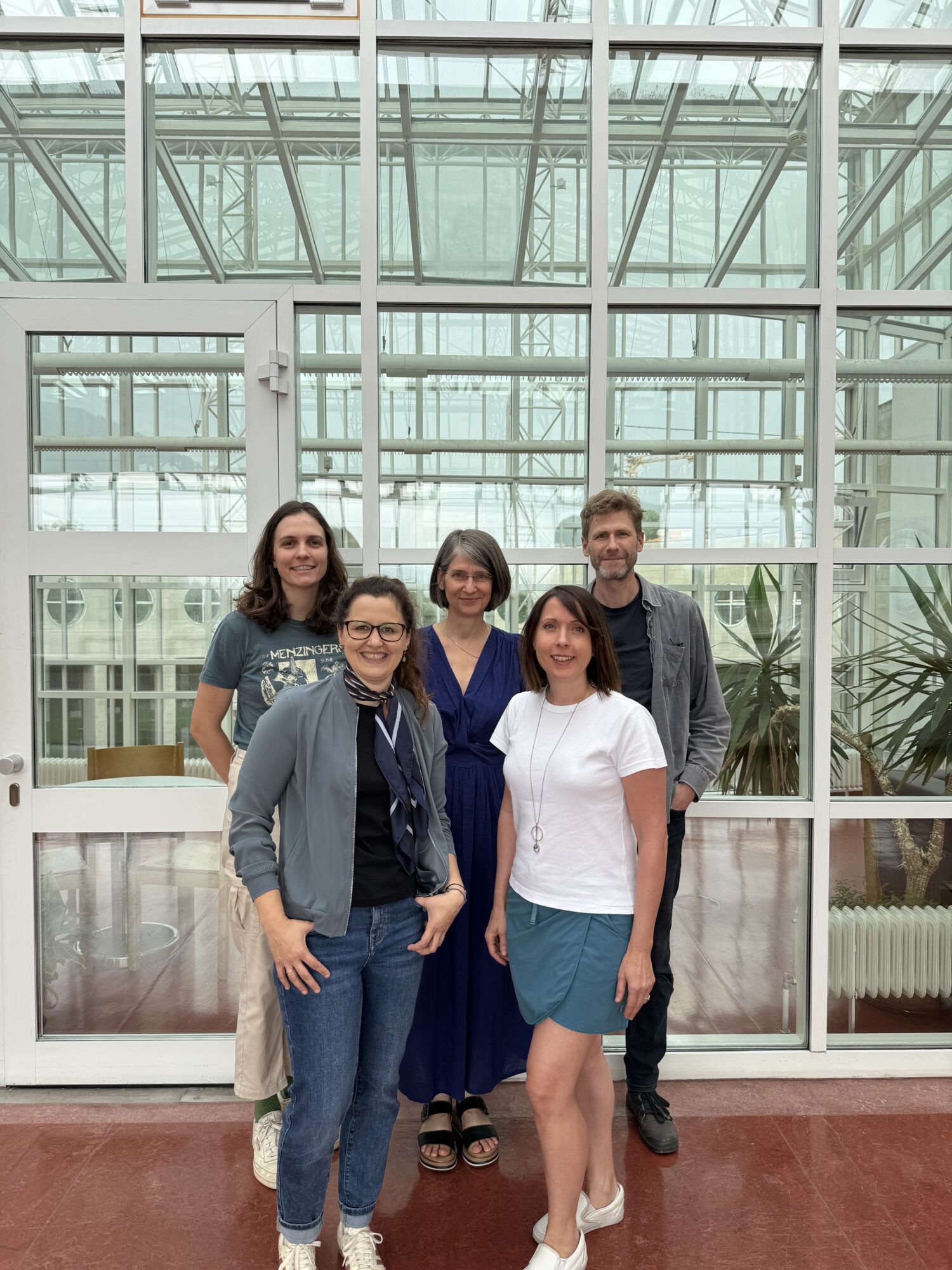 Gruppenfoto: von links nach rechts vorne: Angelika Lahnsteiner und Esther Sch&ouml;nauer, hinten: Julia Huber, Angela Risch und Markus Wiederstein)