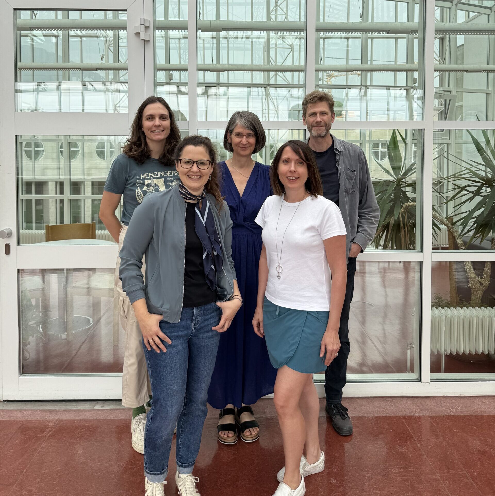 Gruppenfoto: von links nach rechts vorne: Angelika Lahnsteiner und Esther Schönauer, hinten: Julia Huber, Angela Risch und Markus Wiederstein)