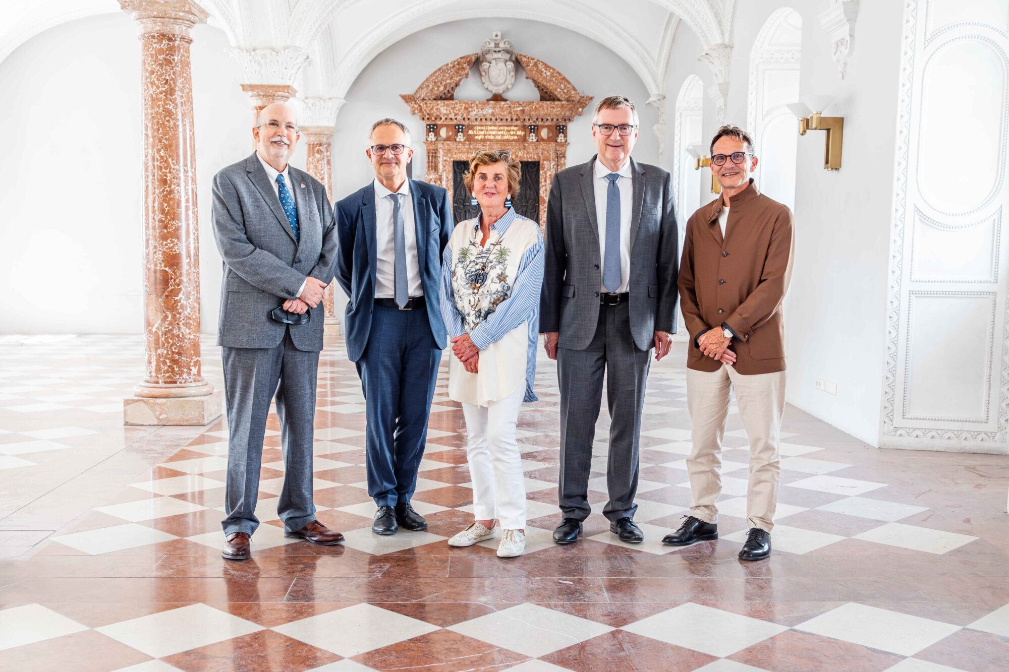 Photo (left to right): Yariv Sultan (Chief Philanthropy Officer, University of Salzburg), Professor Werner Michler (Head of the Stefan Zweig Centre, University of Salzburg), Dr Helga Rabl-Stadler (International Cultural Ambassador of the University of Salzburg), David Roet (Ambassador of the State of Israel), and Rector Bernhard F&uuml;genschuh (University of Salzburg) | &copy; Kay M&uuml;ller