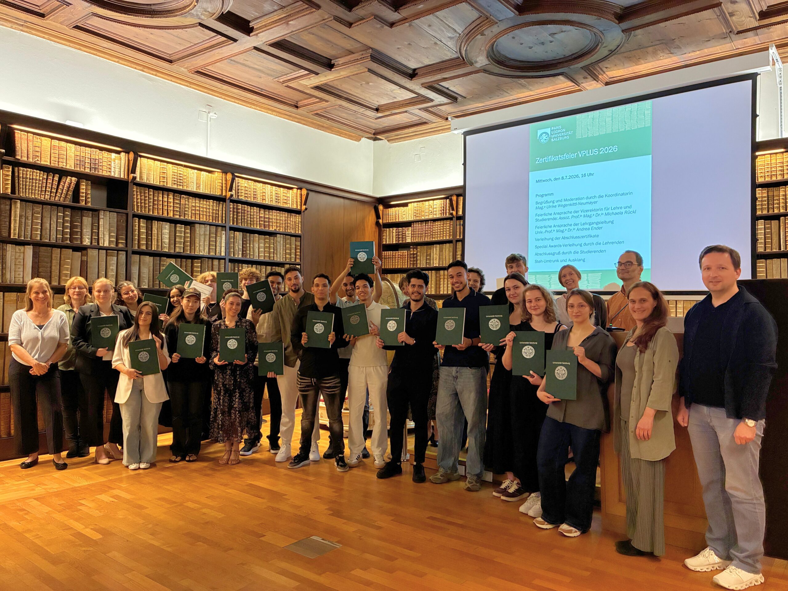 Gruppenfoto VPLUS Abschlussfeier