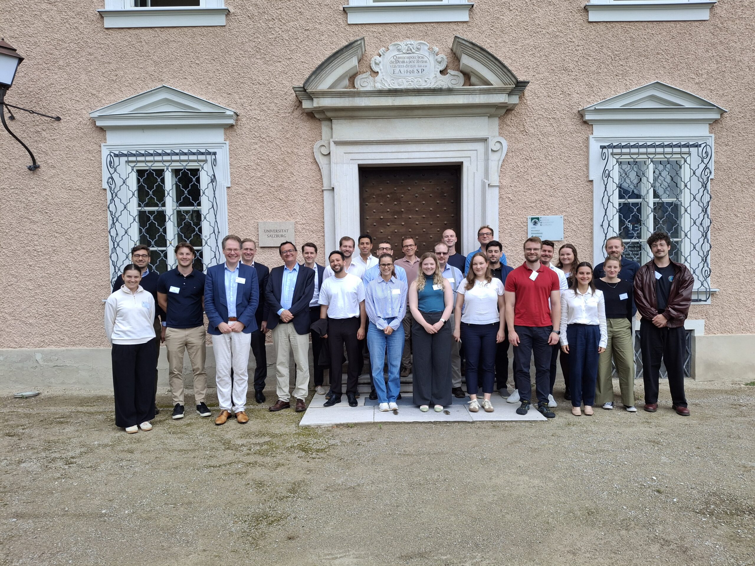 Teilnehmer*innen und Vortragende der Summer School 2026
