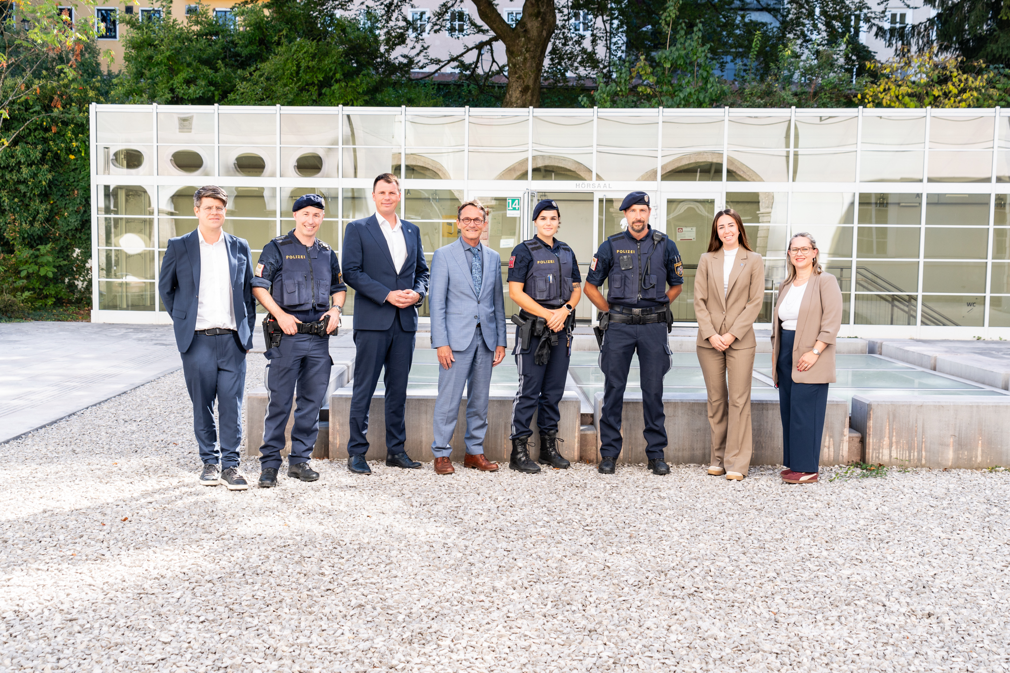 Pressefoto mit Oberstleutnanten Gobold zum Thema Sicherheit