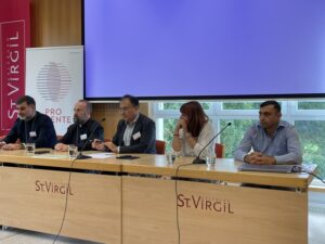 ICO-Jahrestagung 2026 (v.l.n.r.): Bischof Tiran Petrosyan, Bischof Armash Nalbandian, Ap. Prof. Aho Shemunkasho (Universität Salzburg), Prof. Jasmine Dum-Tragut (ZECO Universität Salzburg), Hayk Martirossian (Lepsiushaus Potsdam), © ZECO